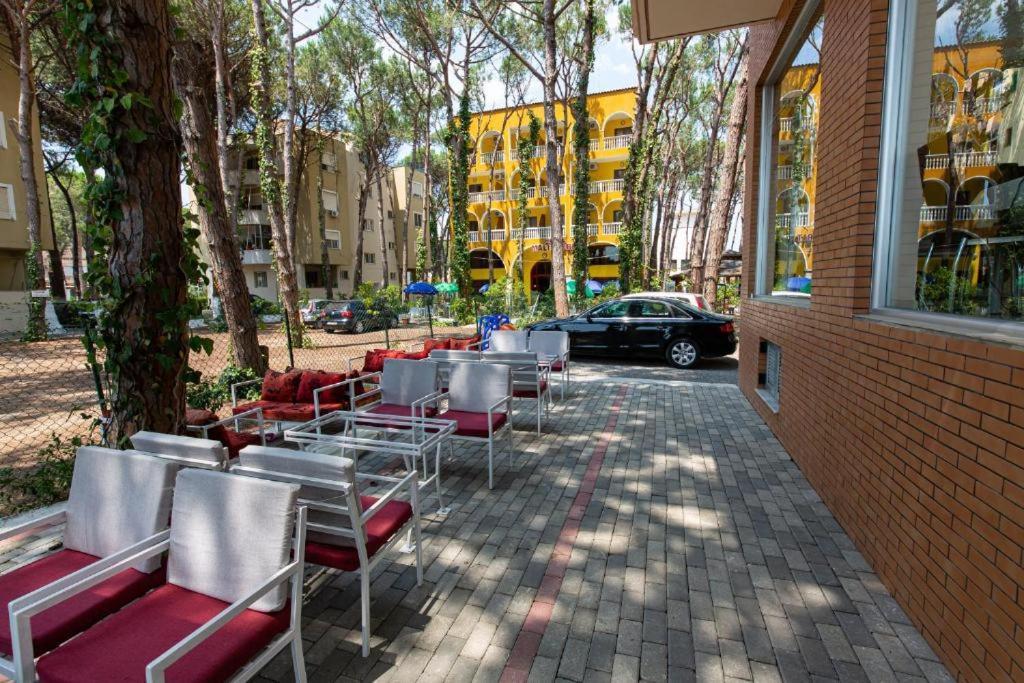 גולם Intea Hotel מראה חיצוני תמונה